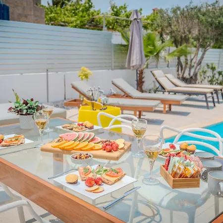 Seaside Hideaway * Perivolia