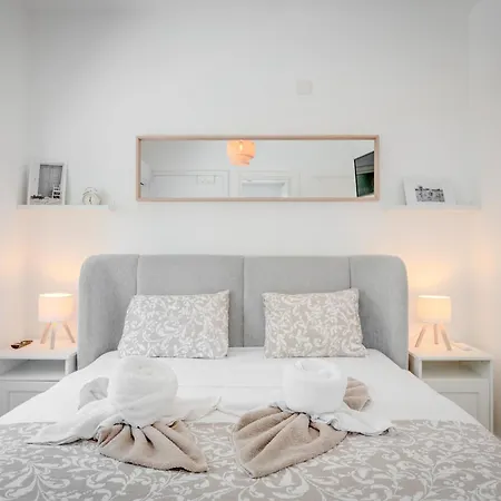 Seaside Hideaway * Perivolia