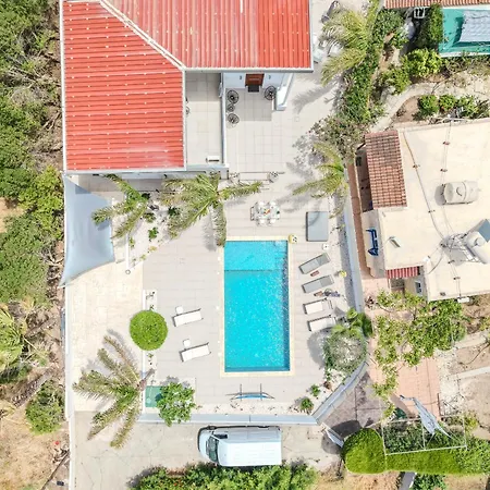 Seaside Hideaway Perivolia