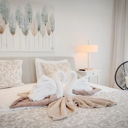 Seaside Hideaway * Perivolia