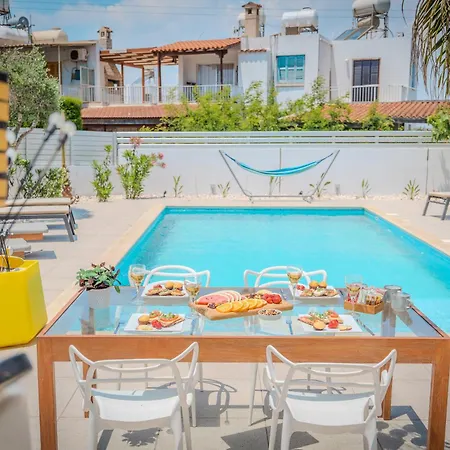 Seaside Hideaway * Perivolia