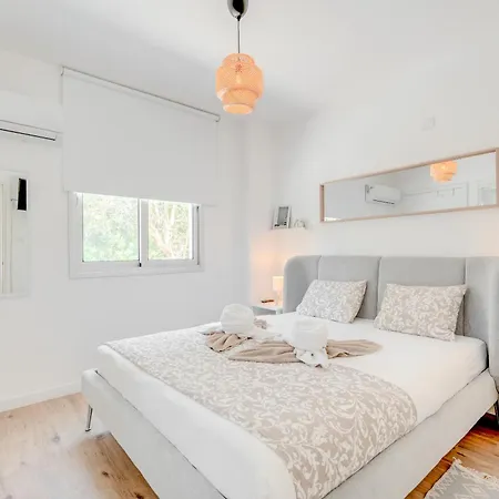 Seaside Hideaway * Perivolia