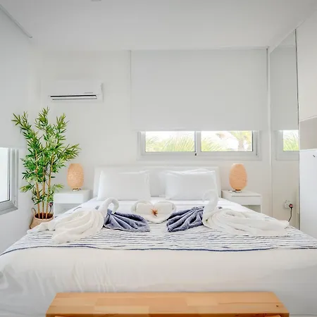 Seaside Hideaway Perivolia